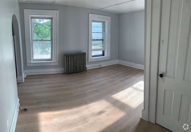 Building Photo - 135 Ontario St
