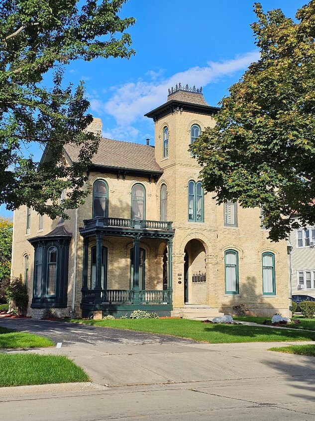 Foto principal - 936 Main St