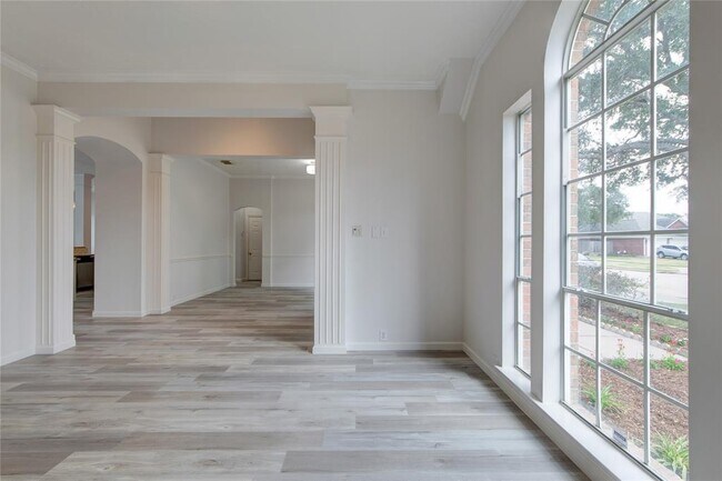 Building Photo - 12134 Green Trails Dr