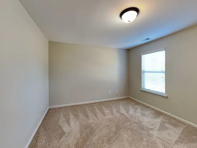 Building Photo - 2064 Hydrangea Ln