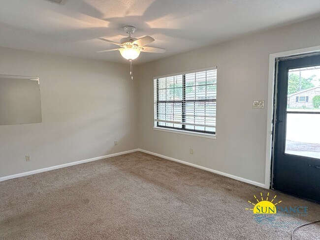 Building Photo - Convenient & Comfortable 2BR/1BA Home in P...
