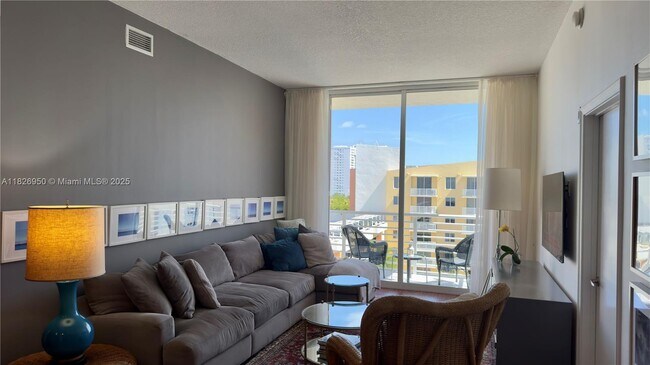 Foto del edificio - 2775 NE 187th St