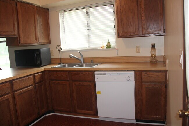 Building Photo - 519 Whipple St