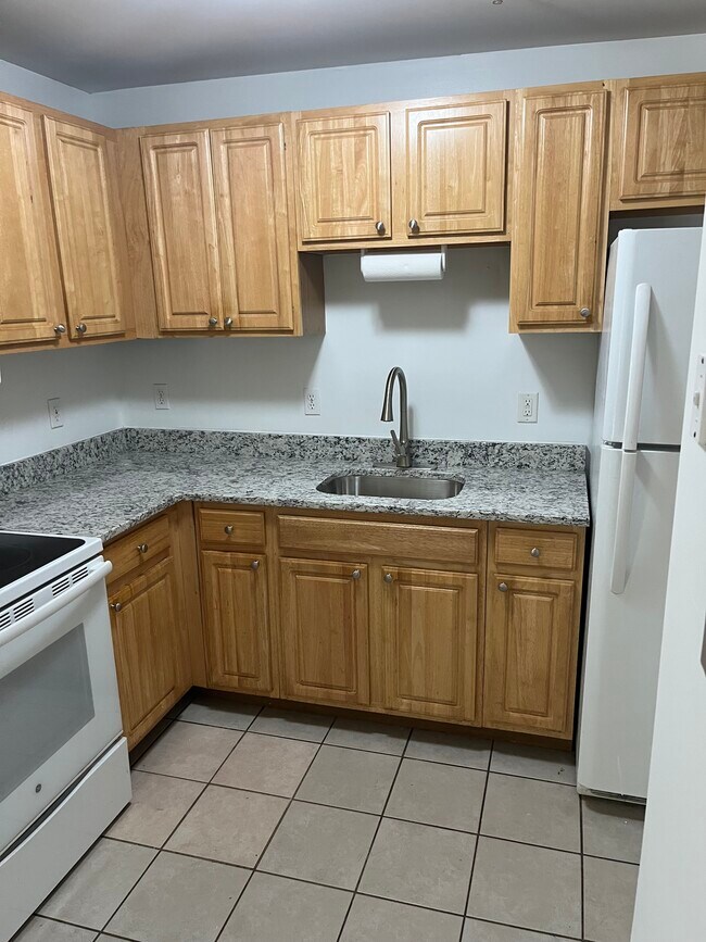 Foto del edificio - 112 S Whitney St