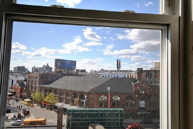 Foto del edificio - Classic Charm Meets Modern Convenience in Fenway