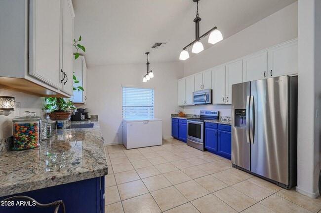 Building Photo - 5268 S 239th Dr