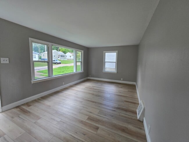 Building Photo - 7723 Monroe Dr