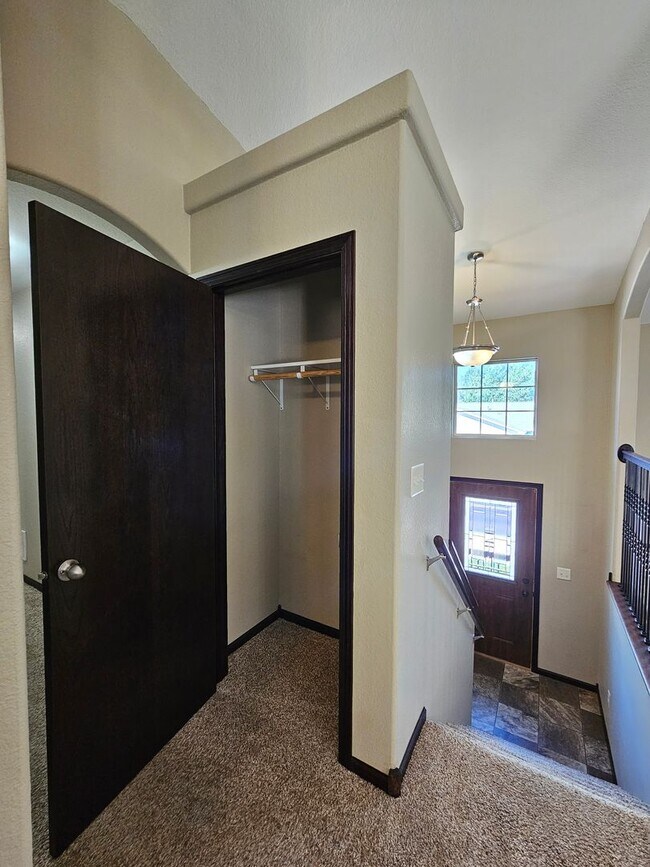 Foto del edificio - 4 BEDROOM | 3 BATH | TOWNHOME | GARAGE | WEST SIDE