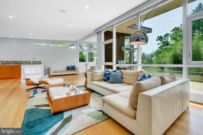 Foto del edificio - 3302 Shirley Ln