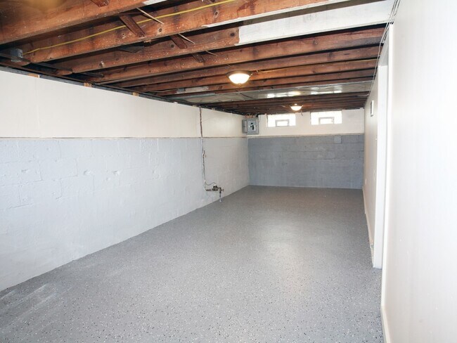Foto del edificio - 3 Bedroom, 1 Bathroom Bungalow for Rent