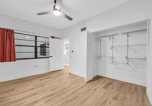 Building Photo - 6670 Villa Sonrisa Dr