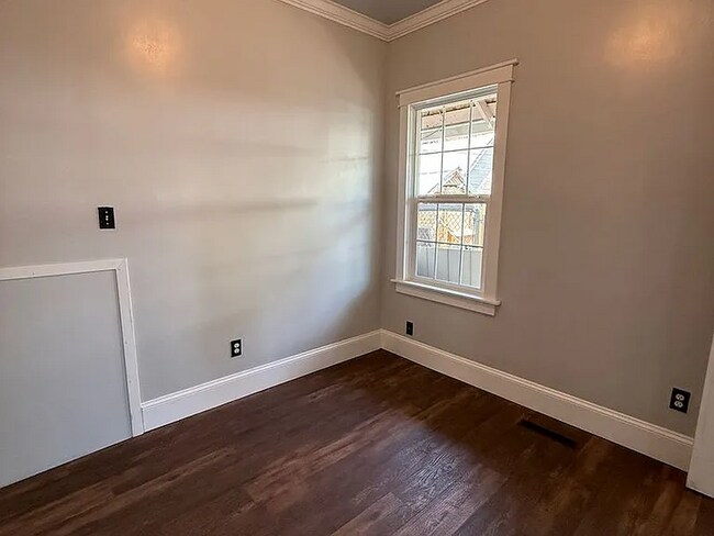 Foto del edificio - This remodeled 3-bedroom, 2-bath home