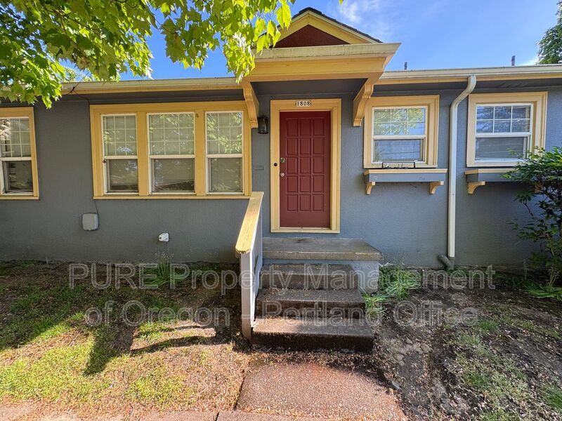 Primary Photo - 1808 SE Clinton St