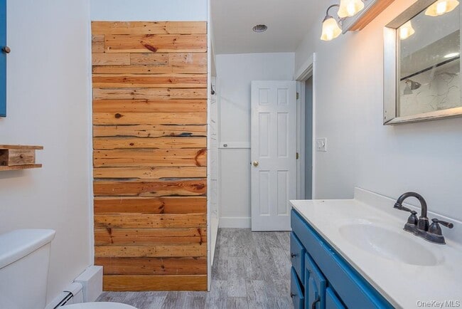 Building Photo - 17 Old Lake Rd