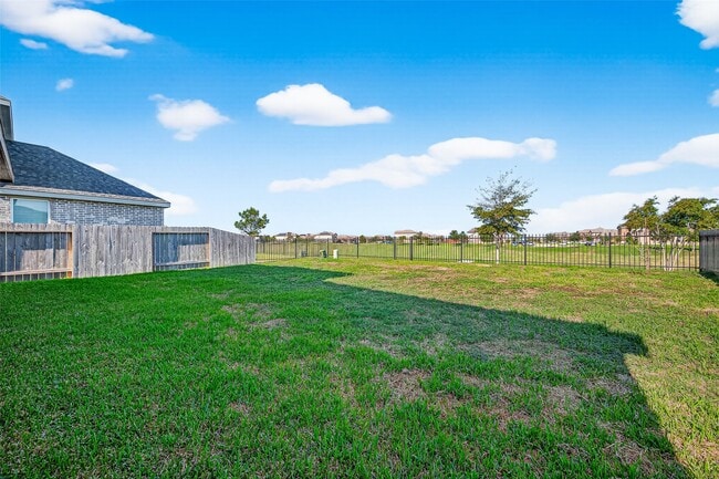 Building Photo - 29535 Red Rocks Pk Dr