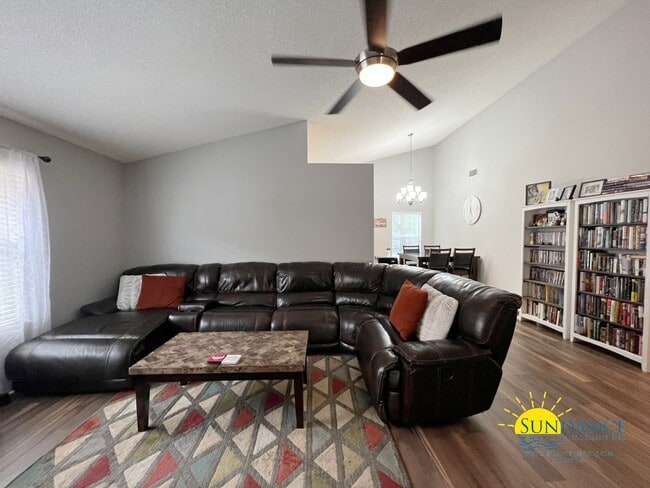 Building Photo - Beautiful 3 Bedroom Home in Emerald Villag...