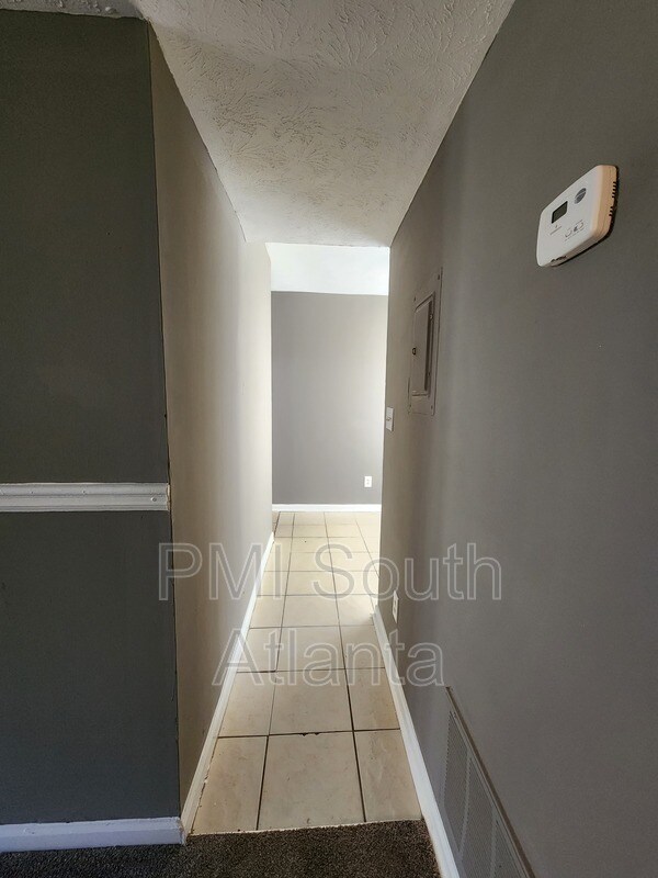 Building Photo - 140 Governors Dr