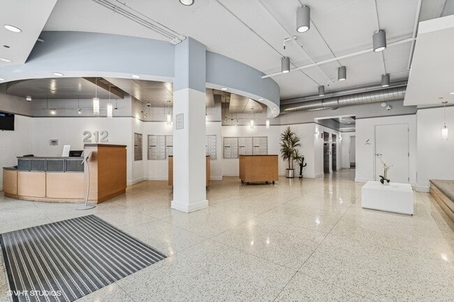Building Photo - 212 E Cullerton St