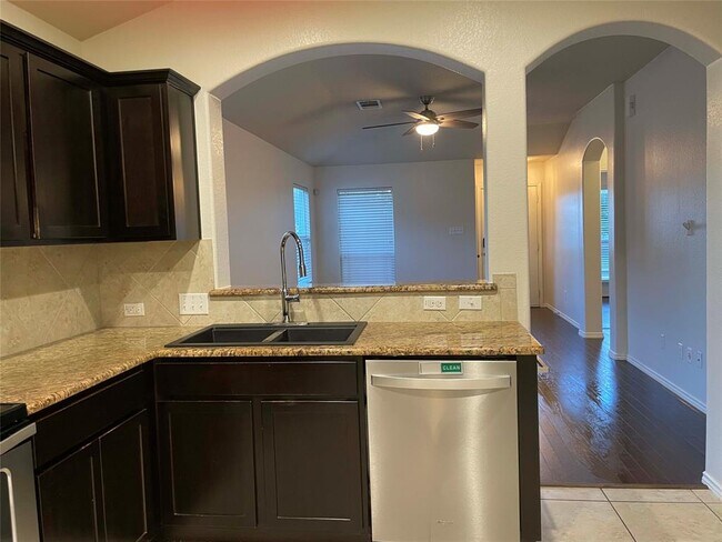 Building Photo - 807 Alamo Plaza Dr