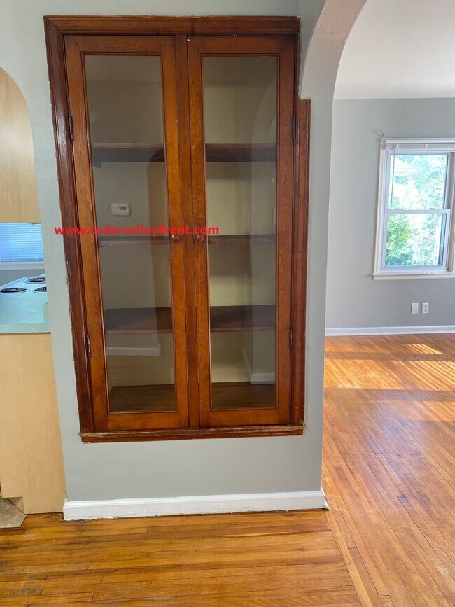 Foto del edificio - 2 Bedroom 1 Bath Home with 2 single stall ...