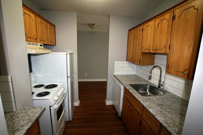 Building Photo - 927 14 Av SW