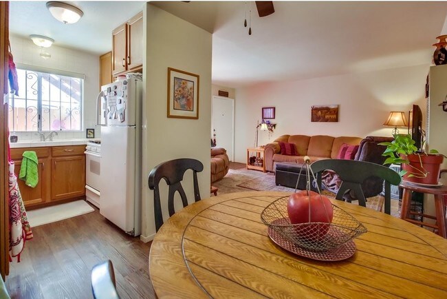 Abierto - 3821 45th St