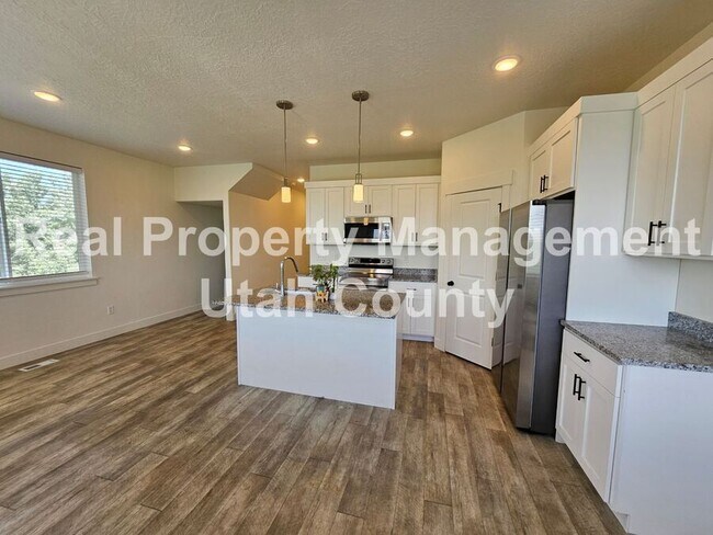 Building Photo - 986 E 1300 S