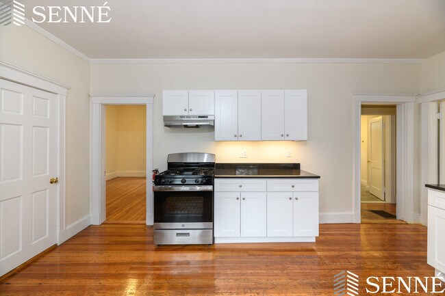 Building Photo - 7 Buckingham St