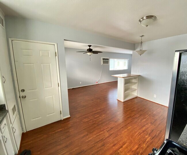 Living Room - 14606 Magnolia Blvd