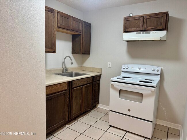 Foto del edificio - 1643 E 16th St