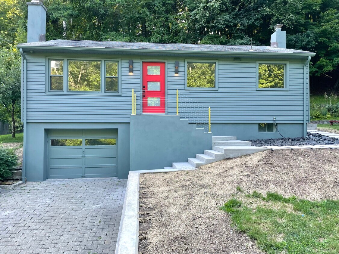 Modern Ranch - 25 High St