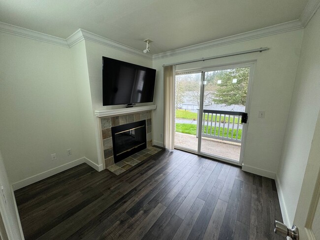 Foto del edificio - Clean & Bright Federal Way Condo with/ Gar...