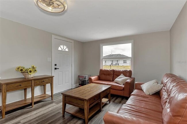 Building Photo - 304 San Carlos Ave