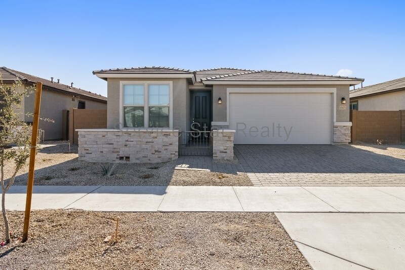 Foto principal - 15675 W Monroe St