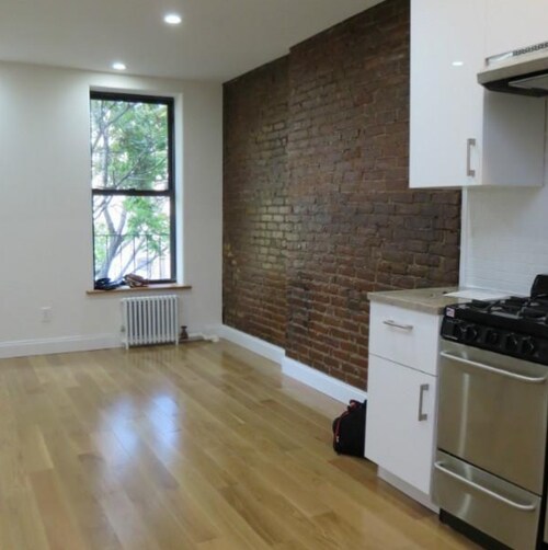Building Photo - 63 Carmine St