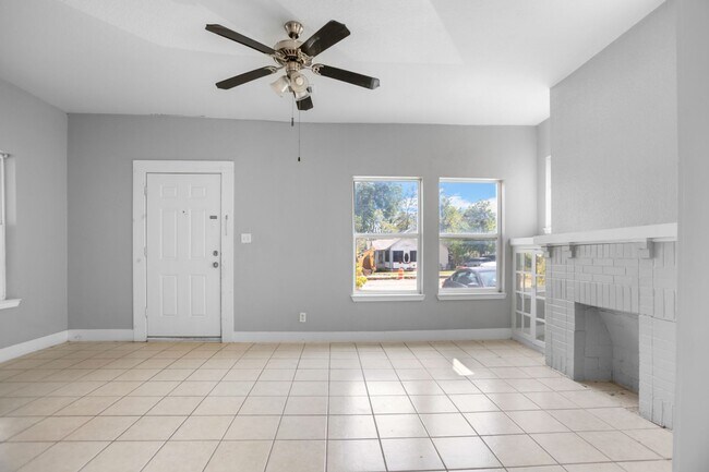 Foto del edificio - Available Now! Charming 2 Bed / 2 Bath Craftsman Home Near Downtown Waco