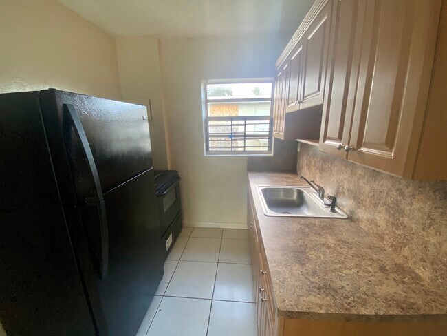 Foto del edificio - 633 NW 15th Ter
