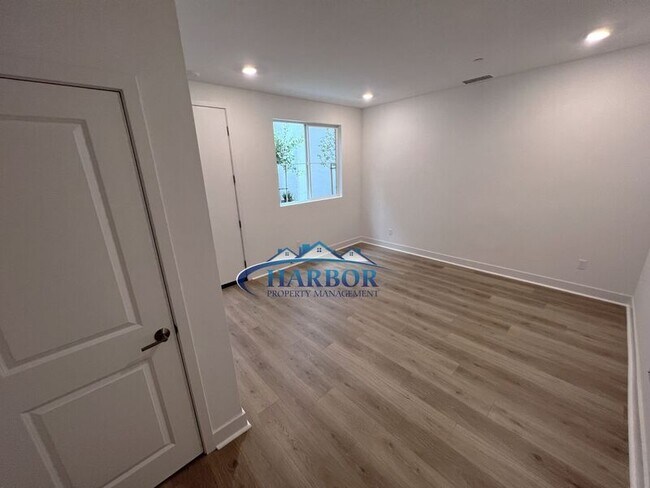 Building Photo - 1627 Hornet Dr