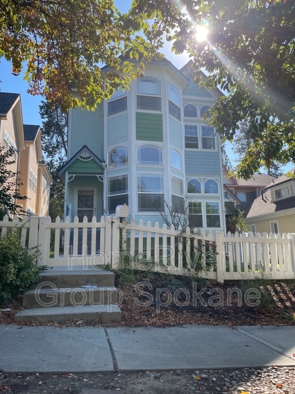 Primary Photo - 1609 W 13th Ave