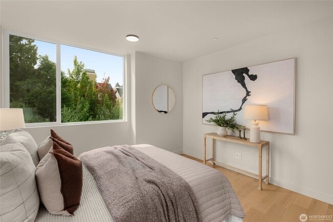 Building Photo - Brand new live/work unit in heart of Madrona
