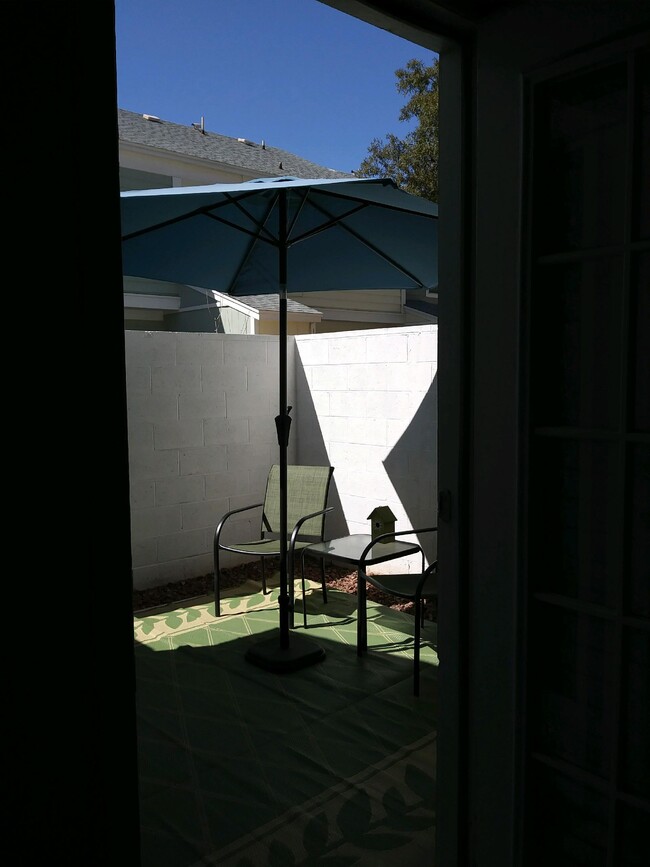 Enclosed patio - 1600 N Saba St