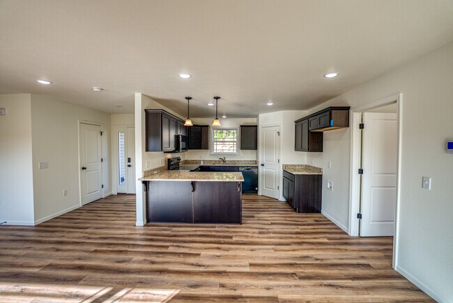 Foto del edificio - 204 E Sunset Cove Ln