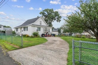 Building Photo - 10 Cold Spring St