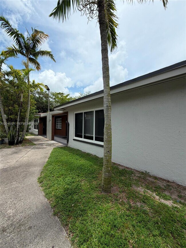 Foto del edificio - 2551-6128 NW 26th St