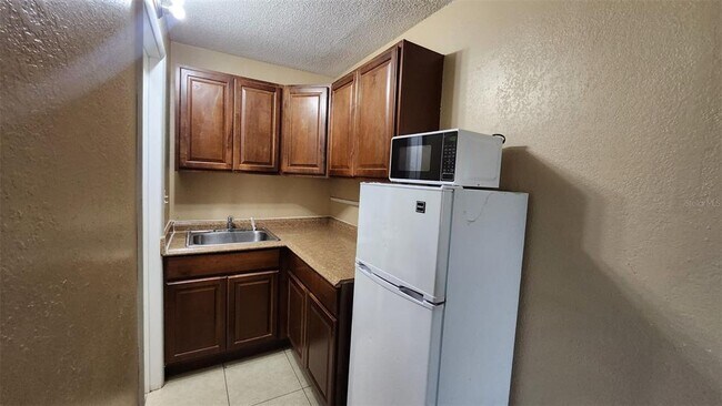 Foto del edificio - 7900 S Orange Blossom Trail