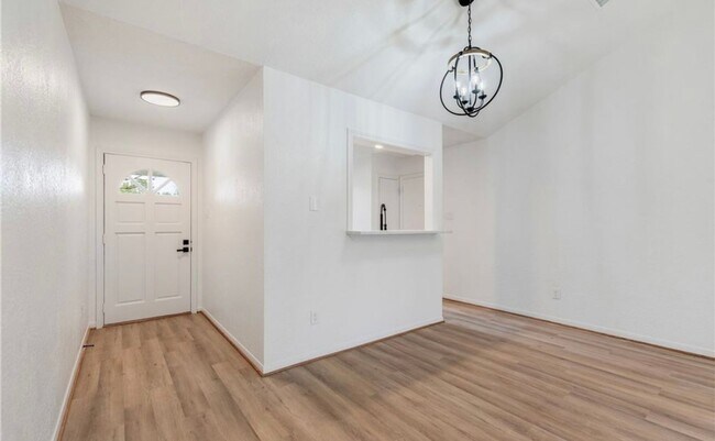 Foto del edificio - College Station - 3 bedroom - 2 bath house with garage and fenced back yard.