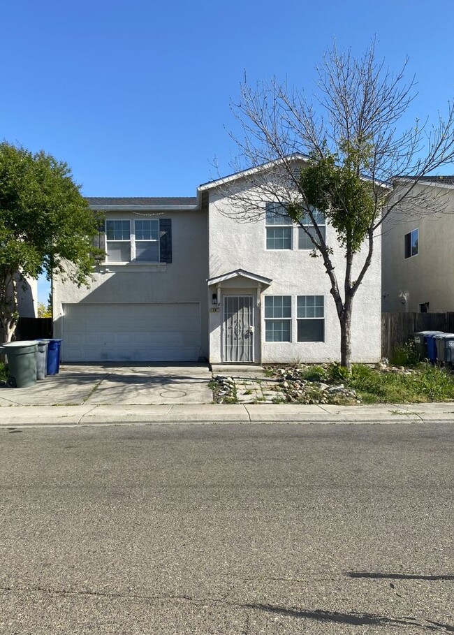 Building Photo - Coming Soon! 3 bedroom 2.5 Bathroom Home