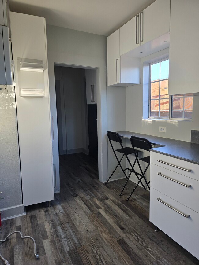 Cocina - 838 E 76th St