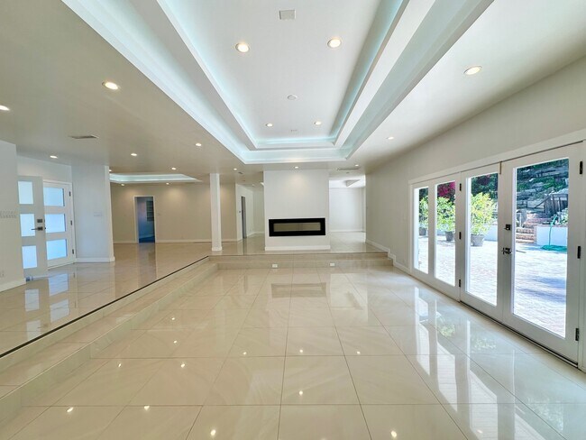 Foto del edificio - 4450 Hayvenhurst Ave