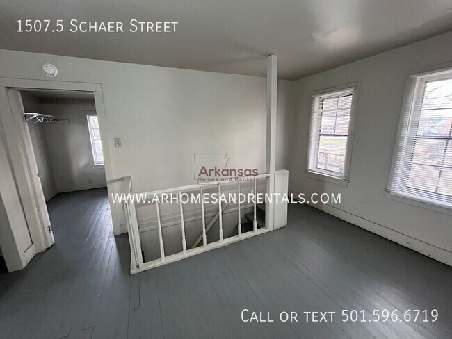 Foto del edificio - 1507.5 Schaer St